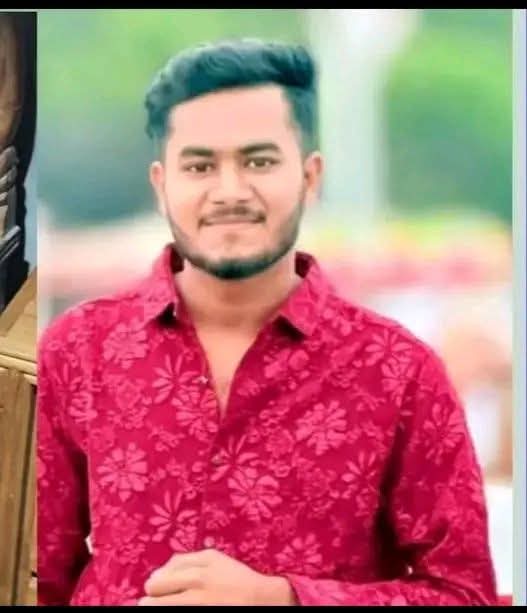 মাদারগঞ্জে বিয়ের দাবিতে প্রেমিকের বাড়িতে প্রেমিকার অনশন!